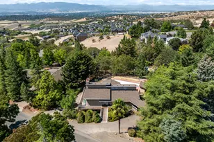 1459 Highcrest Dr, Medford, OR 97504 - Photo 43