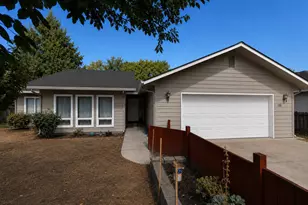 128 Fawn Cir, Shady Cove, OR 97539 - Photo 9