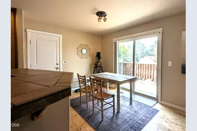 20441 Brentwood Avenue, Bend, OR 97702 - Photo 3