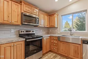 61000 Brosterhous Rd, Bend, OR 97702 - Photo 9