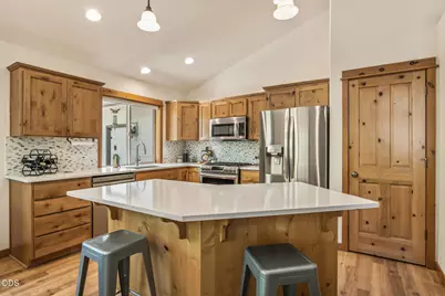 60813 Grand Targhee Drive, Bend, OR 97702 - Photo 9