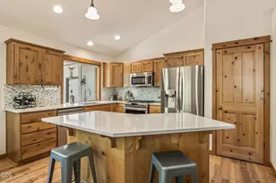 60813 Grand Targhee Dr, Bend, OR 97702 - Photo 9