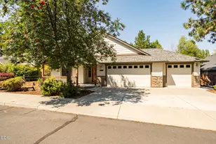 60813 Grand Targhee Dr, Bend, OR 97702 - Photo 3