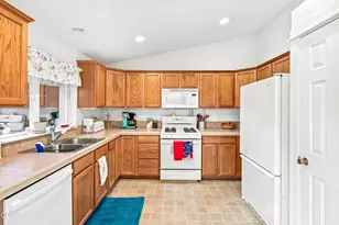 2227 SW Newberry Ct, Redmond, OR 97756 - Photo 7