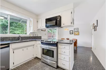 1964 Camellia Avenue, Medford, OR 97504 - Photo 23