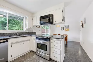 1964 Camellia Ave, Medford, OR 97504 - Photo 23