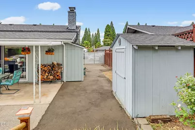 1964 Camellia Avenue, Medford, OR 97504 - Photo 9