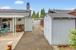 1964 Camellia Ave, Medford, OR 97504 - Photo 9
