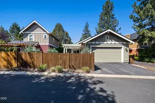 762 Northwest Mount Washington Drive, Bend, OR 97703 - Photo 25