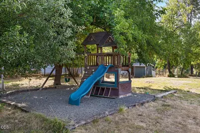 8550 E Evans Creek Road, Rogue River, OR 97537 - Photo 25