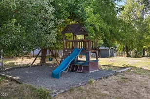 8550 E Evans Creek Rd, Rogue River, OR 97537 - Photo 25