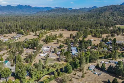 8550 E Evans Creek Road, Rogue River, OR 97537 - Photo 45