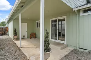 1134 Coachman Dr, Central Point, OR 97502 - Photo 25