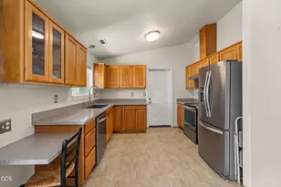 1134 Coachman Dr, Central Point, OR 97502 - Photo 9