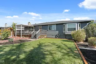 3052 Crystal Mountain Ave, Medford, OR 97504 - Photo 3