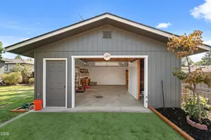 3052 Crystal Mountain Ave, Medford, OR 97504 - Photo 5