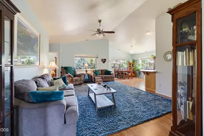 537 SW Wagner Meadows Drive, Grants Pass, OR 97526 - Photo 9