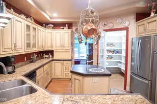 347 Peckerwood Ln, Grants Pass, OR 97527 - Photo 11
