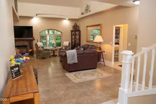 347 Peckerwood Ln, Grants Pass, OR 97527 - Photo 5