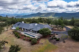 7012 Pineridge Dr, Medford, OR 97504 - Photo 1