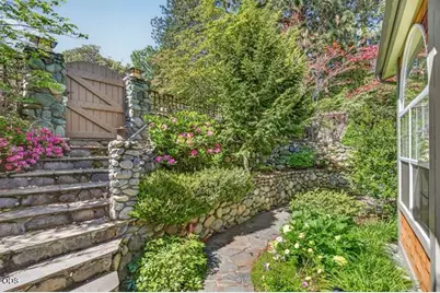 1071 Wildwood Way, Ashland, OR 97520 - Photo 7