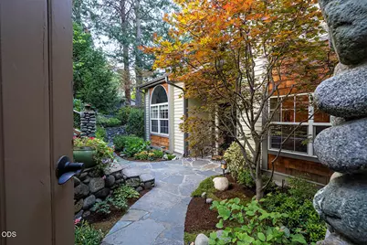 1071 Wildwood Way, Ashland, OR 97520 - Photo 1