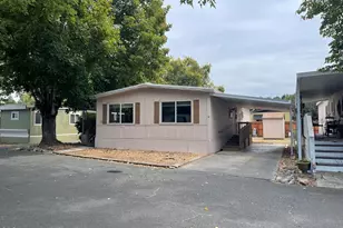 332 Beechwood Dr, Grants Pass, OR 97526 - Photo 1
