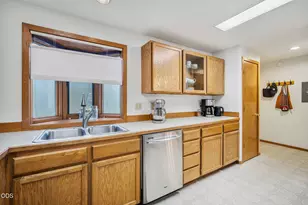 1050 NE Butler Market Rd, Bend, OR 97701 - Photo 13