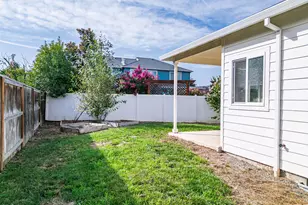 1630 Summer Pl, Talent, OR 97540 - Photo 47
