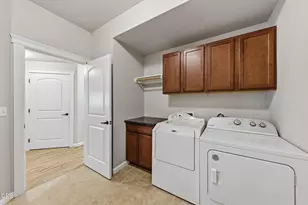 1630 Summer Pl, Talent, OR 97540 - Photo 33