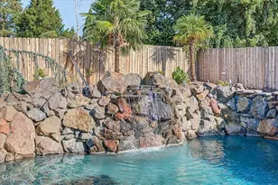 1553 Cypress Point Dr, Medford, OR 97504 - Photo 3