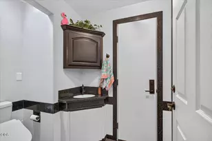 1553 Cypress Point Dr, Medford, OR 97504 - Photo 29