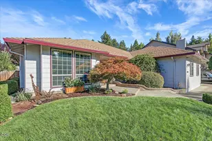 1553 Cypress Point Dr, Medford, OR 97504 - Photo 11