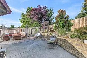 1553 Cypress Point Dr, Medford, OR 97504 - Photo 9