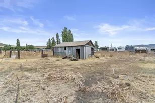 2717 Old Midland Rd, Klamath Falls, OR 97603 - Photo 47