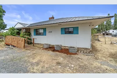 2717 Old Midland Road, Klamath Falls, OR 97603 - Photo 5