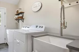 2261 NW 7th St, Bend, OR 97703 - Photo 45
