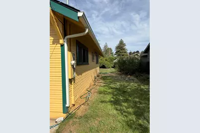 323 Laurel Street, Medford, OR 97501 - Photo 17