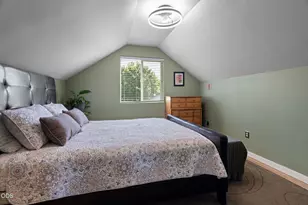 3242 NE Woodbury Ct, Bend, OR 97701 - Photo 13