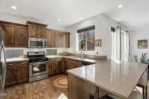 60415 Hedgewood Ln, Bend, OR 97702 - Photo 7