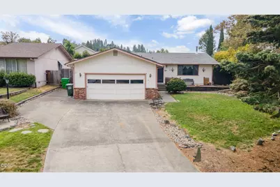217 Southridge Way, Grants Pass, OR 97527 - Photo 1