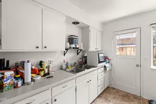 400 S Rose St, Phoenix, OR 97535 - Photo 9
