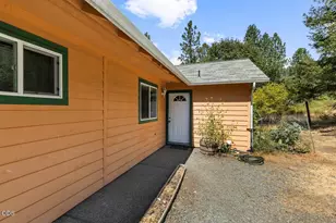 897 Savage Creek Rd, Grants Pass, OR 97527 - Photo 5