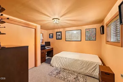 438 NE 11th Street, Grants Pass, OR 97526 - Photo 11
