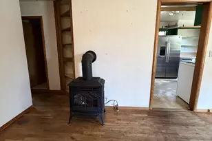 781 N 2nd Ave, Gold Hill, OR 97525 - Photo 5