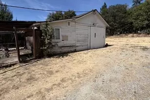 781 N 2nd Ave, Gold Hill, OR 97525 - Photo 3