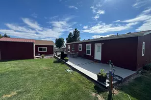 1939 Logan St, Klamath Falls, OR 97603 - Photo 3