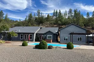 158 Rockingham Cir, Eagle Point, OR 97524 - Photo 3