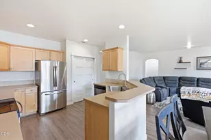 1610 W Carson Ave, Sisters, OR 97759 - Photo 5