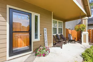 1610 W Carson Ave, Sisters, OR 97759 - Photo 3